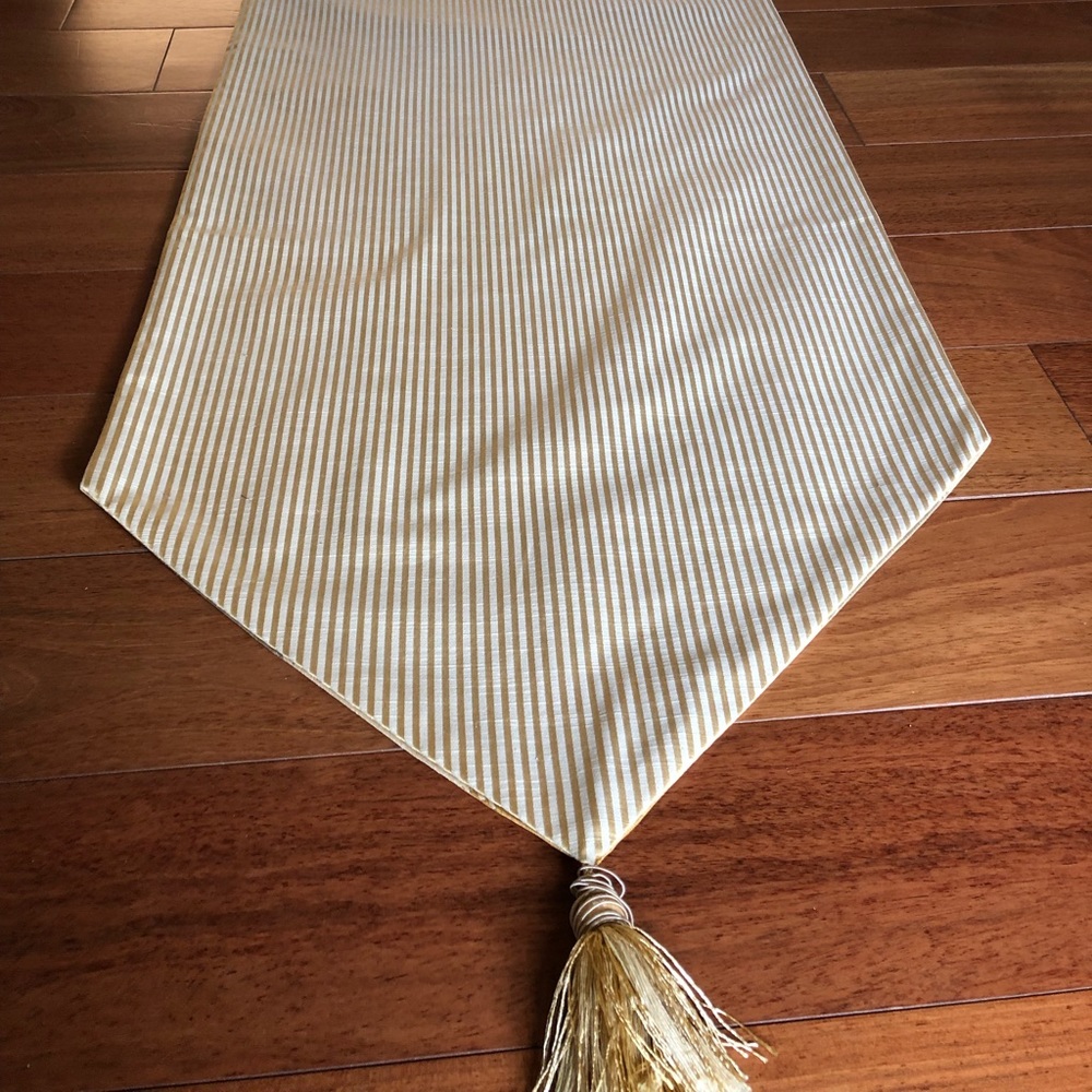 Table Runner. - Picture 1 of 4